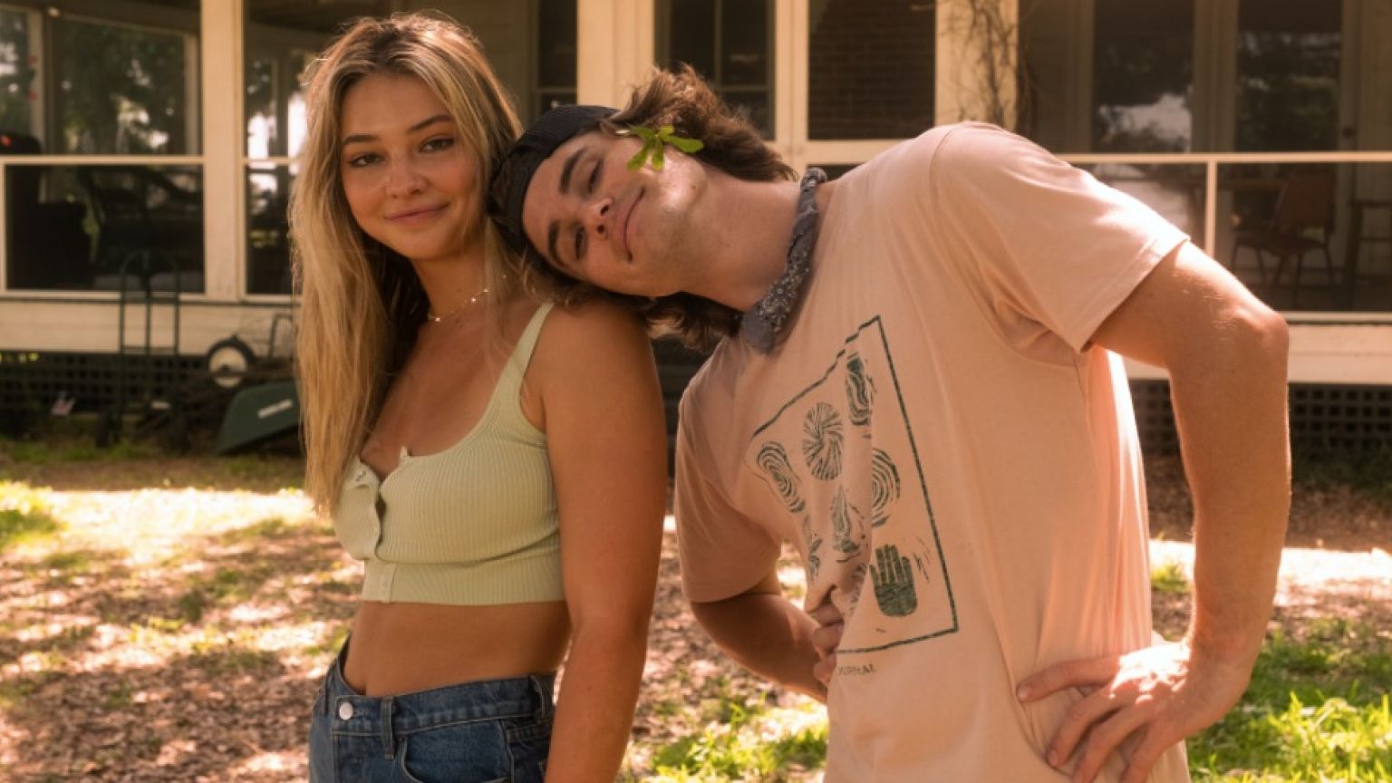 Romantisch fragment van seizoen 2 van Netflix-serie 'Outer Banks' nu al te zien
