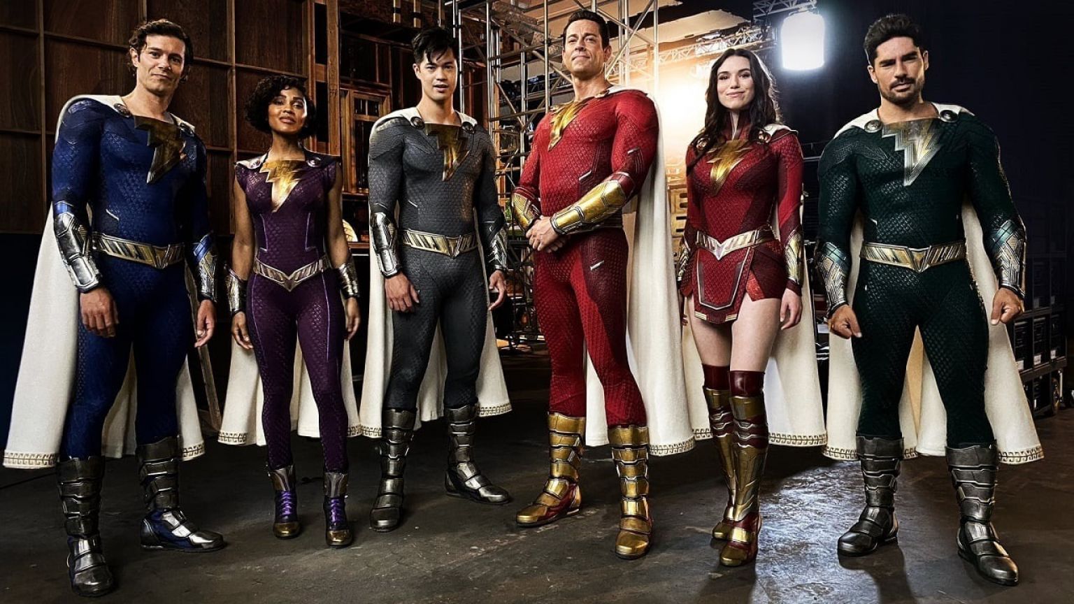 Setfoto's 'Shazam! Fury of the Gods' onthullen terugkomst van Djimon Hounsou als Wizard