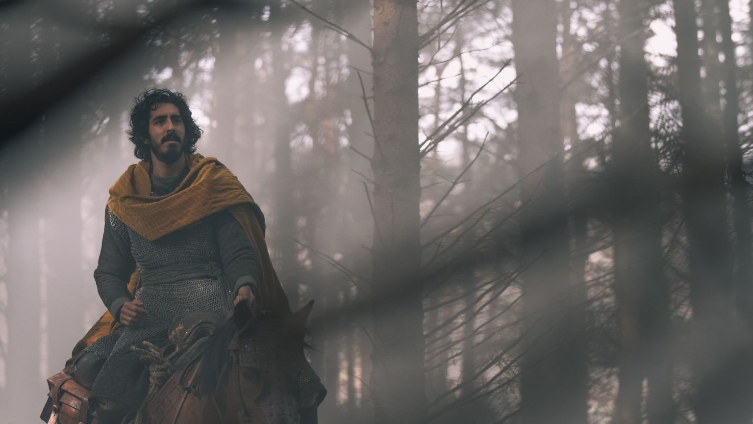 David Lowery's fantasiedrama 'The Green Knight' met Dev Patel draait vanaf vandaag in de bioscoop