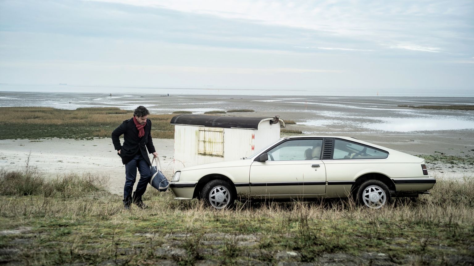 Regisseur Alex van Warmerdam schept hoge verwachtingen met de eerste trailer van Nederlandse thriller 'Nr. 10'