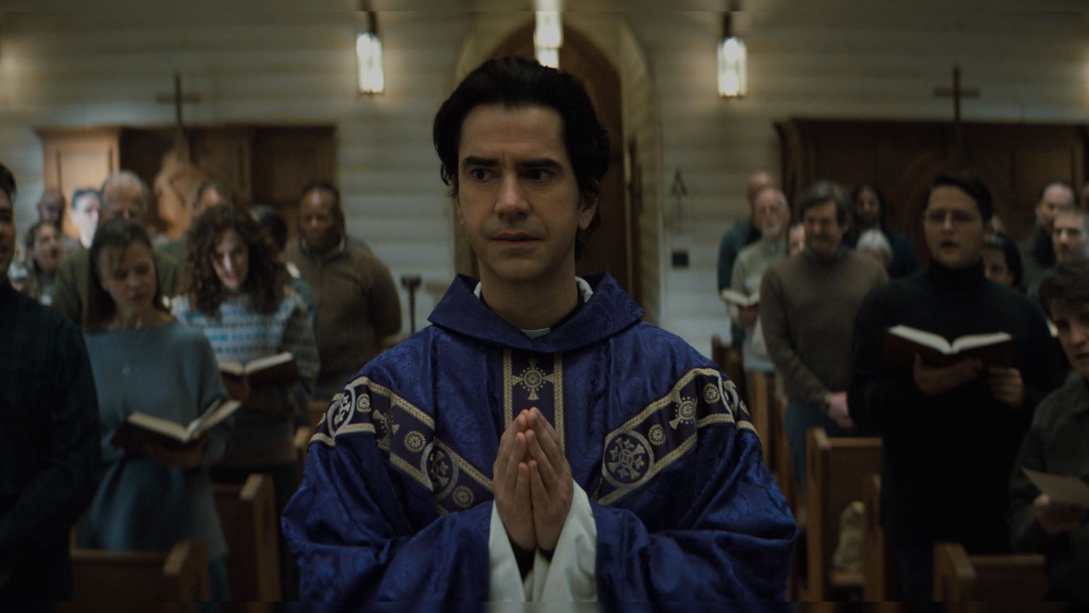 Eerste beelden te zien van Netflix-horrorserie 'Midnight Mass' en releasedatum bekend