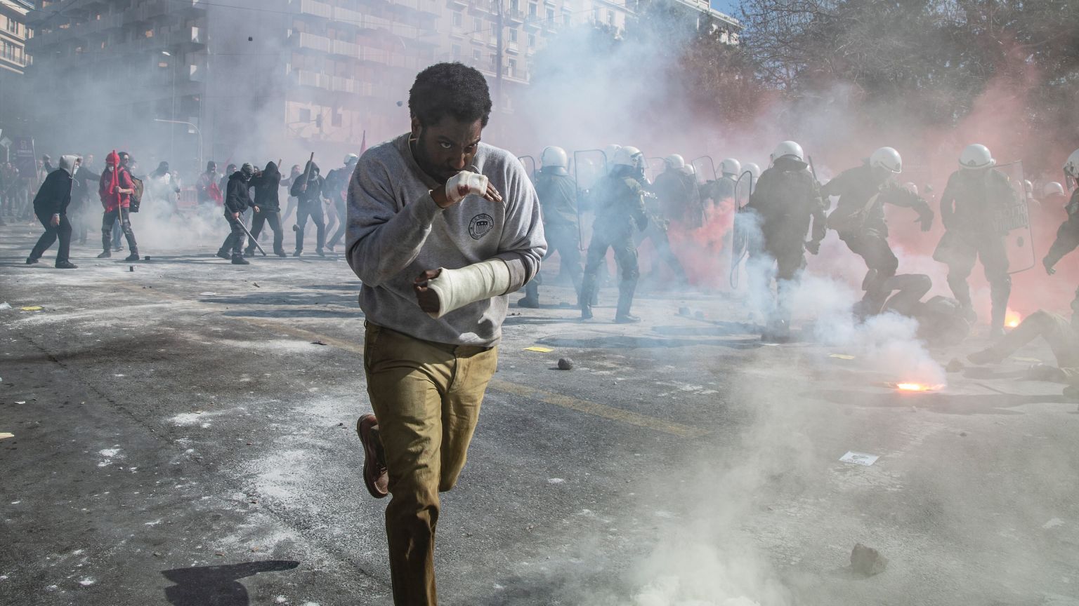 John David Washington bespreekt het maken van Netflix-film 'Beckett'