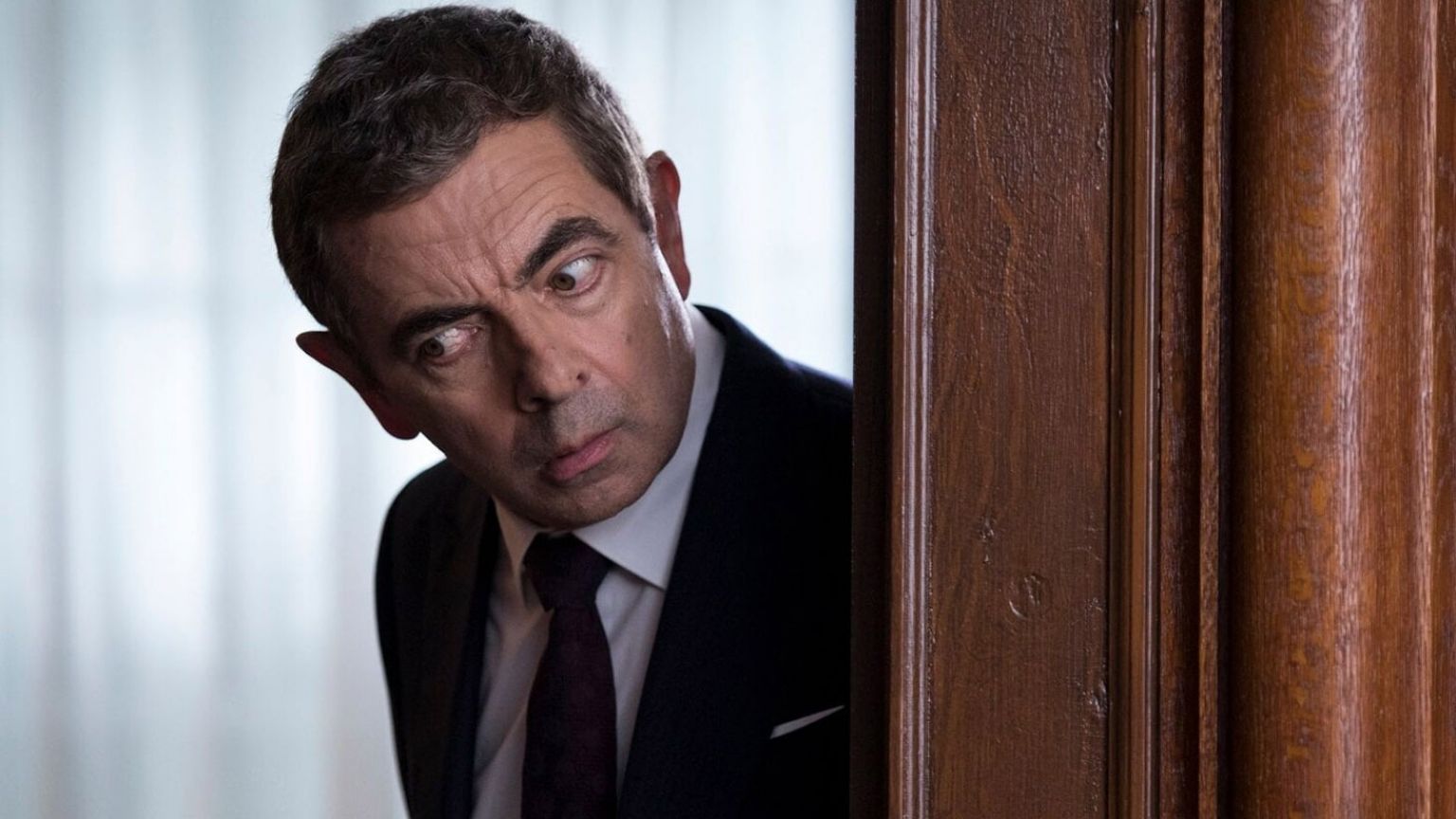 Mr. Bean-acteur Rowan Atkinson gespot op de set van Netflix-serie 'Man vs. Bee'