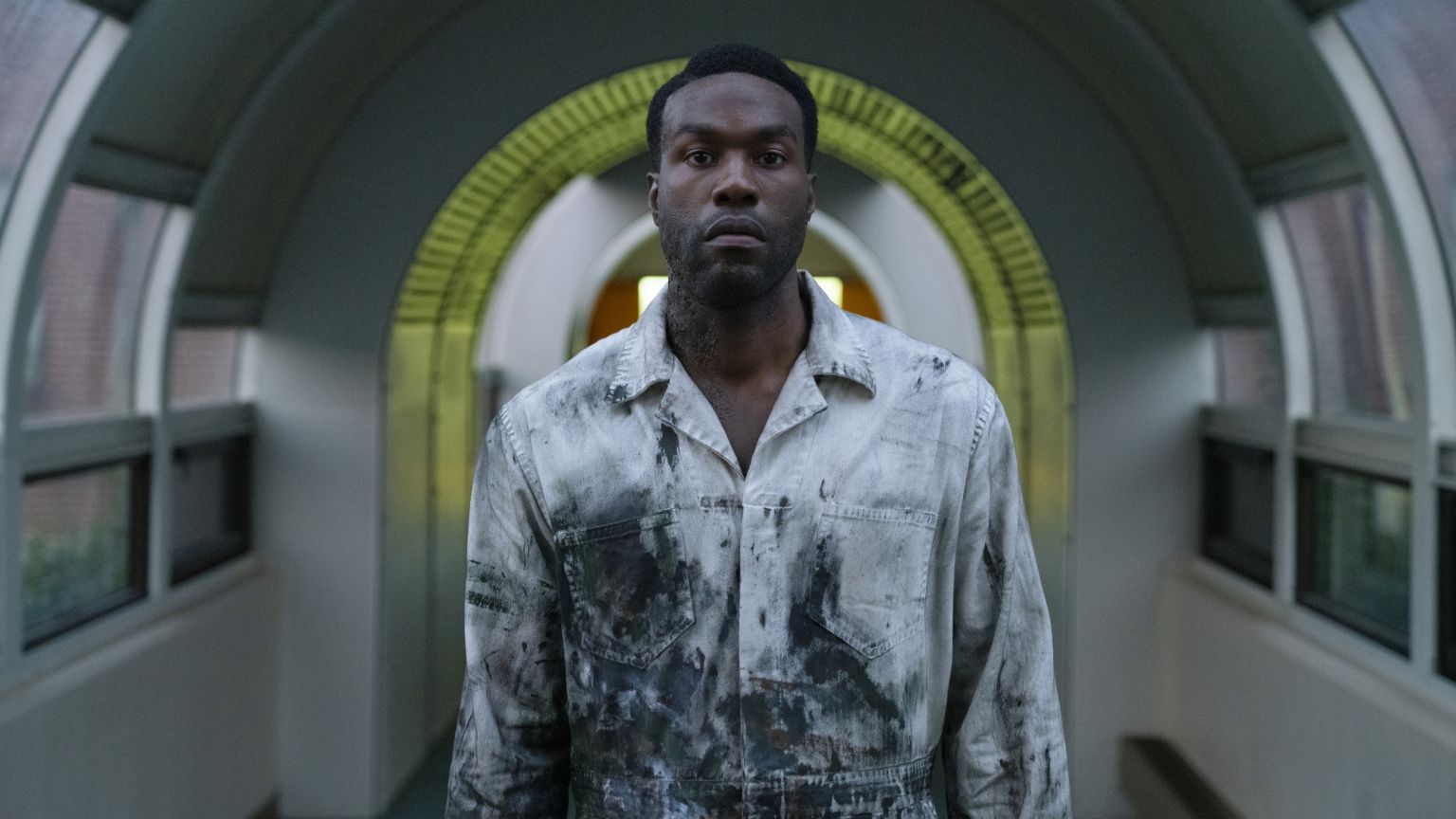 Angstaanjagende Candyman verschijnt in spiegels in de nieuwe trailer van horrorfilm 'Candyman'