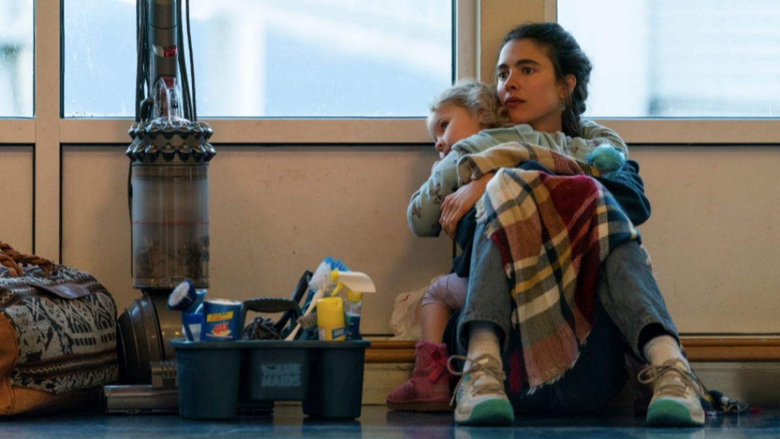 Eerste intrigerende teaser van nieuwe Netflix-serie 'Maid' van makers 'Promising Young Woman' nu te zien