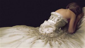 Kristen Stewart te zien als Prinses Diana op allereerste poster van Pablo Larraíns 'Spencer'