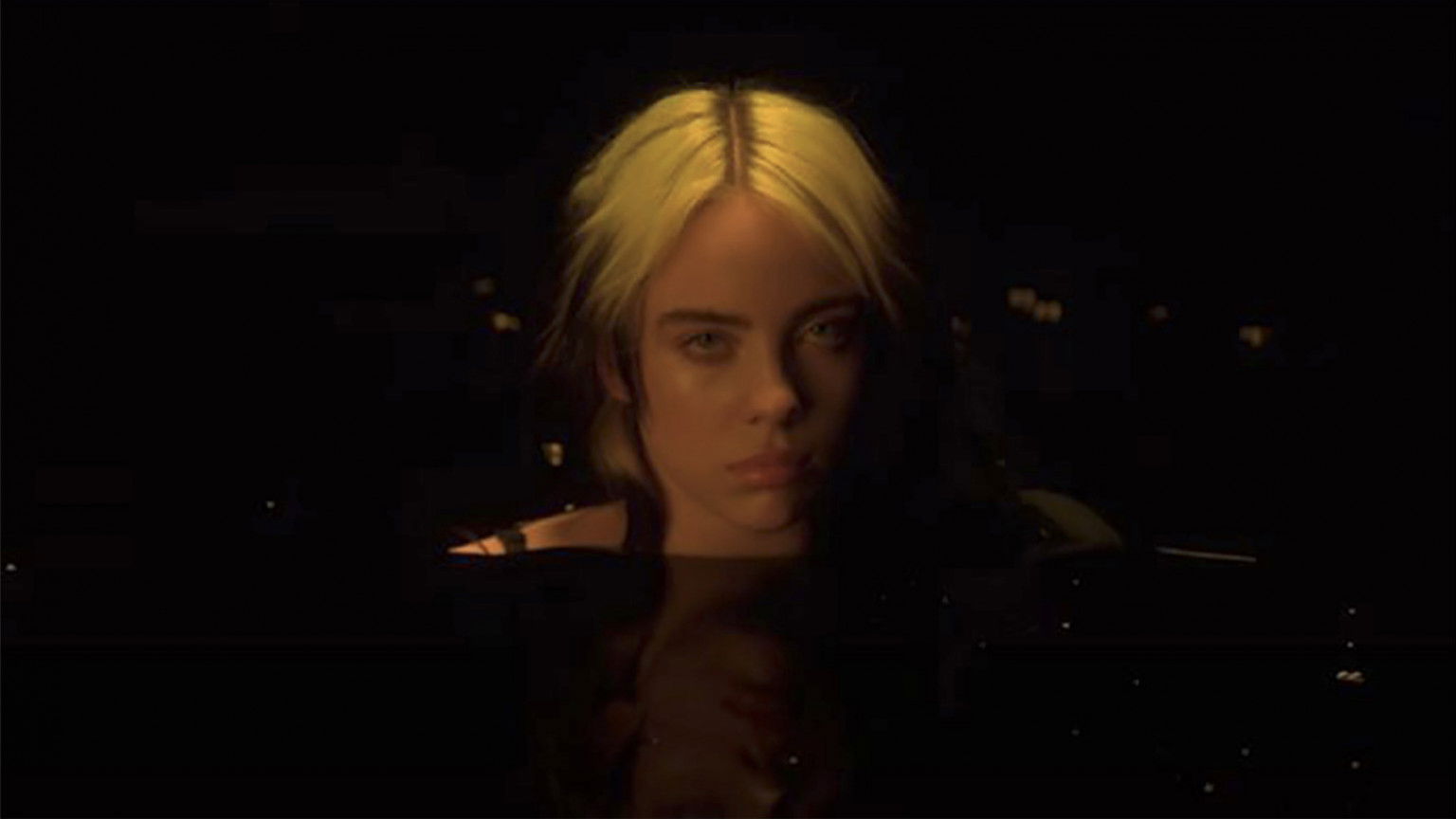 Billie Eilish draait er niet omheen in haar short 'Not My Responsibility'