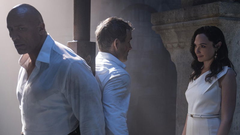 Still 'Red Notice' via Netflix