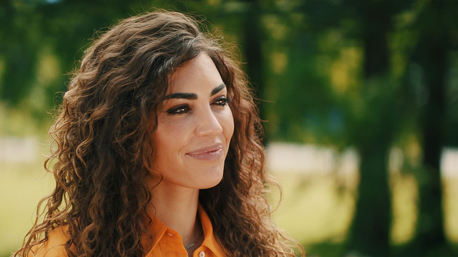 Yolanthe Cabau en Jim Bakkum te zien in de trailer van romantische komedie 'Liefde Zonder Grenzen'