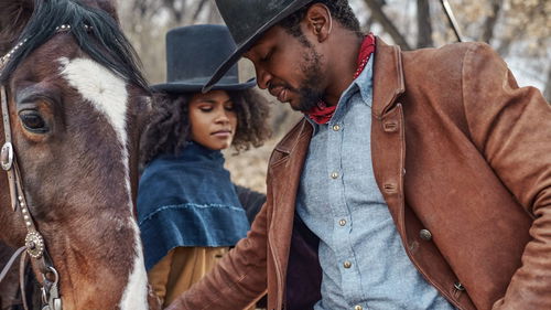 Eerste trailer van Netflix-film 'The Harder They Fall' met Idris Elba nu te zien