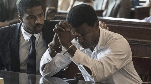 Warner Bros. laat kijkers gratis 'Just Mercy' huren 'voor een les over systematisch racisme'