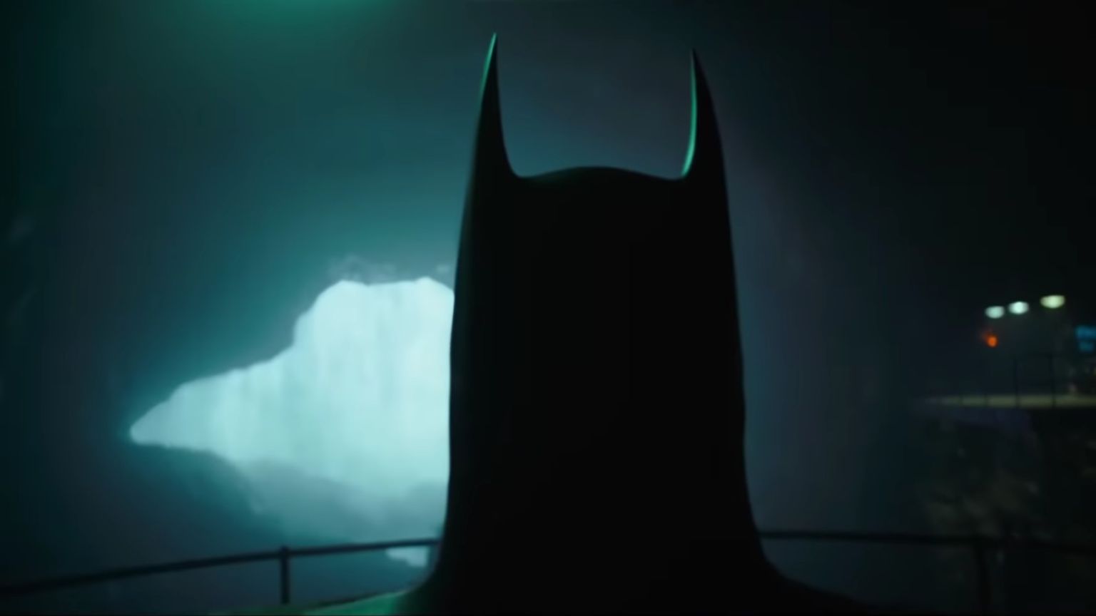 Michael Keaton terug als Batman in eerste beelden van 'The Flash'