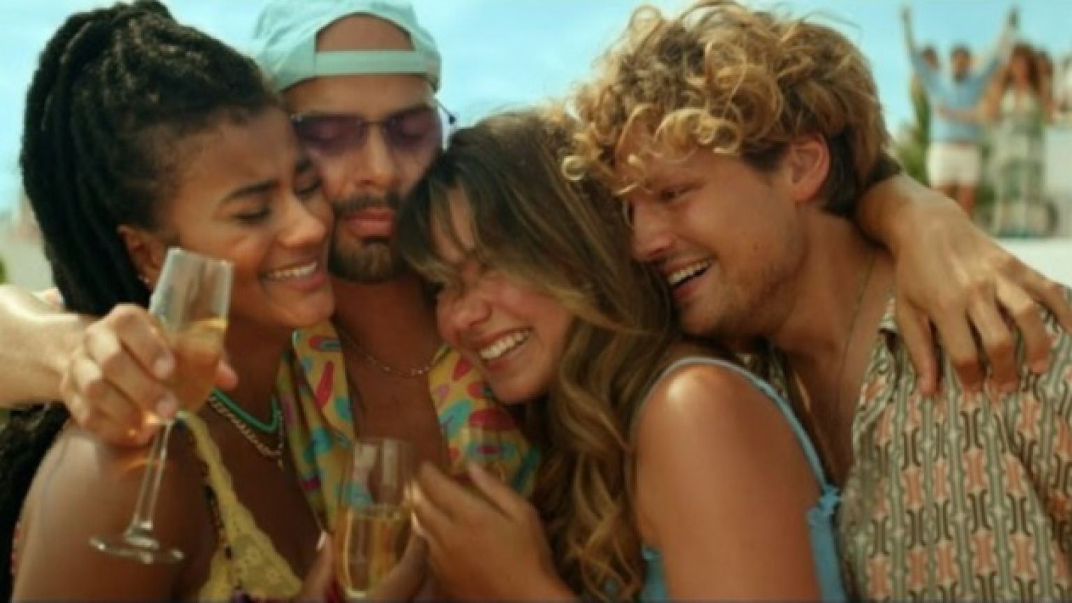 Allereerste beelden van zomerse feelgood-film 'Costa!!' met Katja Schuurman en Abbey Hoes nu te zien