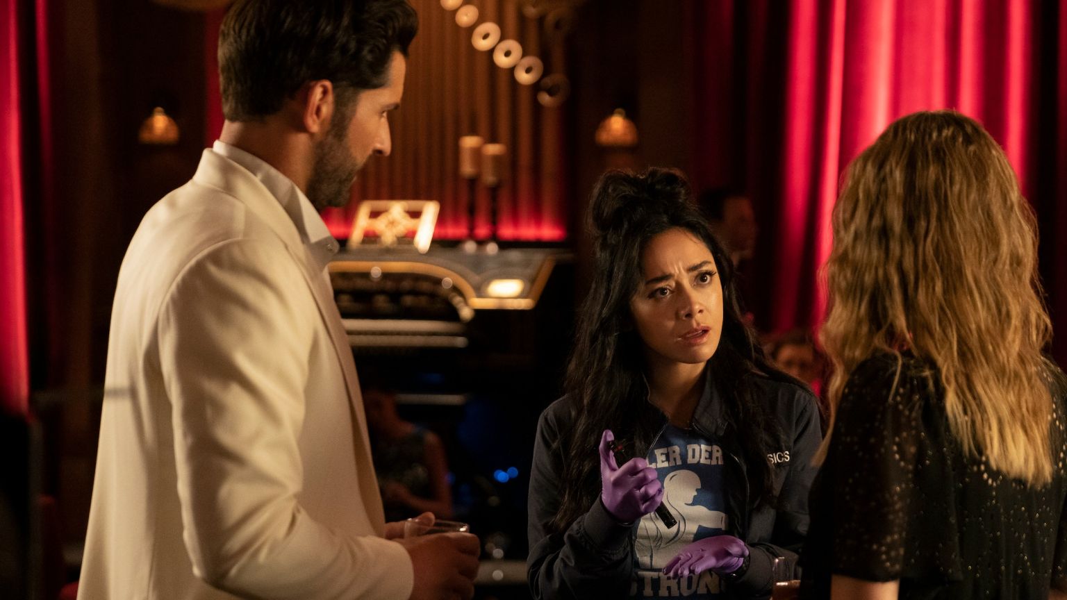 Netflix kondigt nieuwe romantische kerstfilm aan met 'Lucifer'-actrice Aimee Garcia