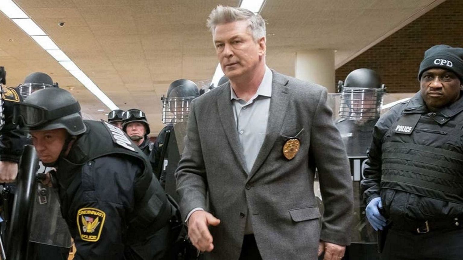 Crewlid 'Rust' klaagt Alec Baldwin aan naar aanleiding van schietincident