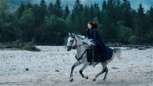 Nieuw op Amazon Prime Video: fantasieserie 'The Wheel of Time' met Rosamund Pike