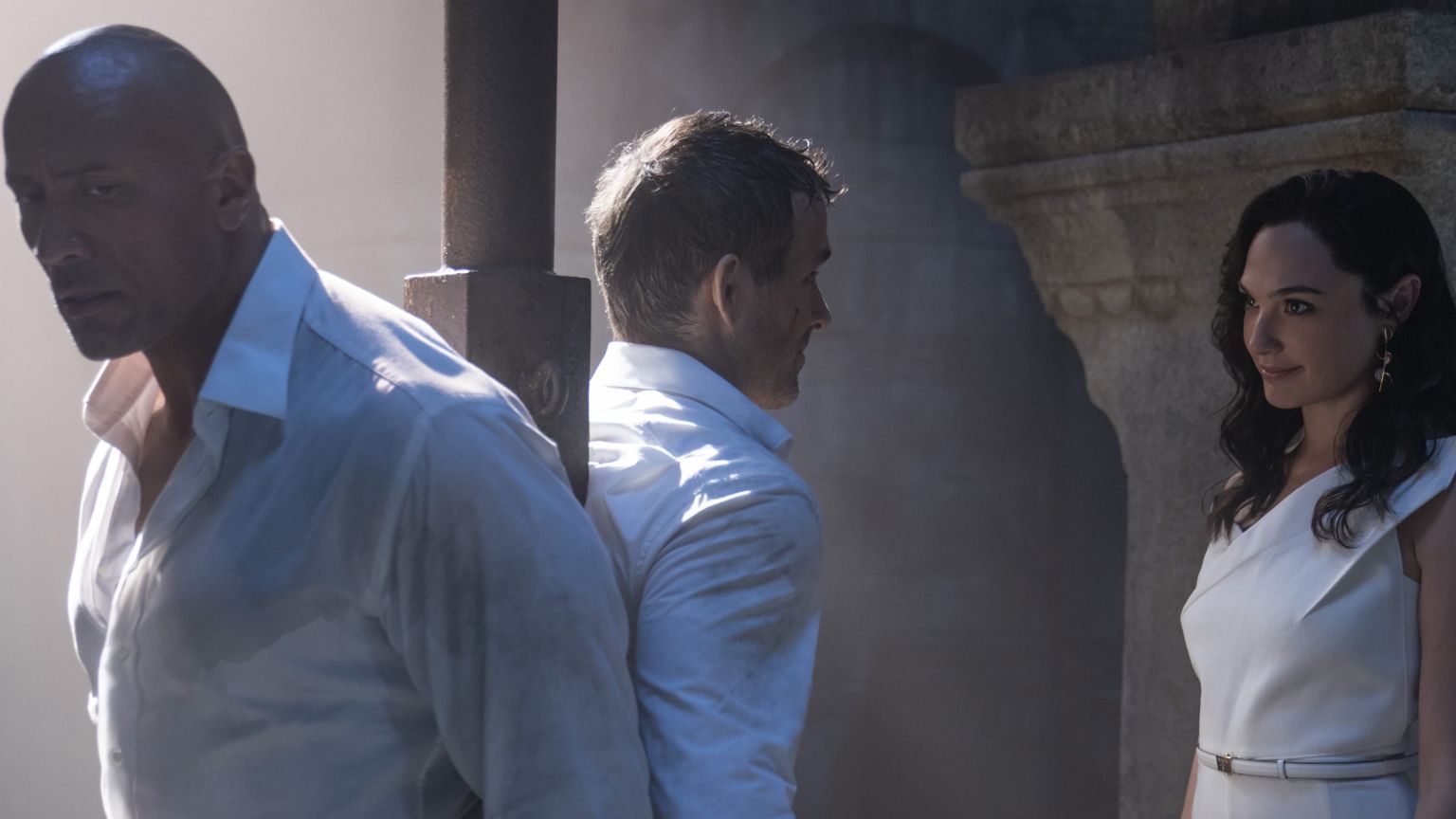 Netflix deelt blooper-video van 'Red Notice' met Dwayne Johnson, Ryan Reynolds en Gal Gadot