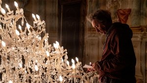 Paolo Sorrentino neemt ons mee achter de schermen van zijn Netflix-film 'The Hand of God' in nieuwe video
