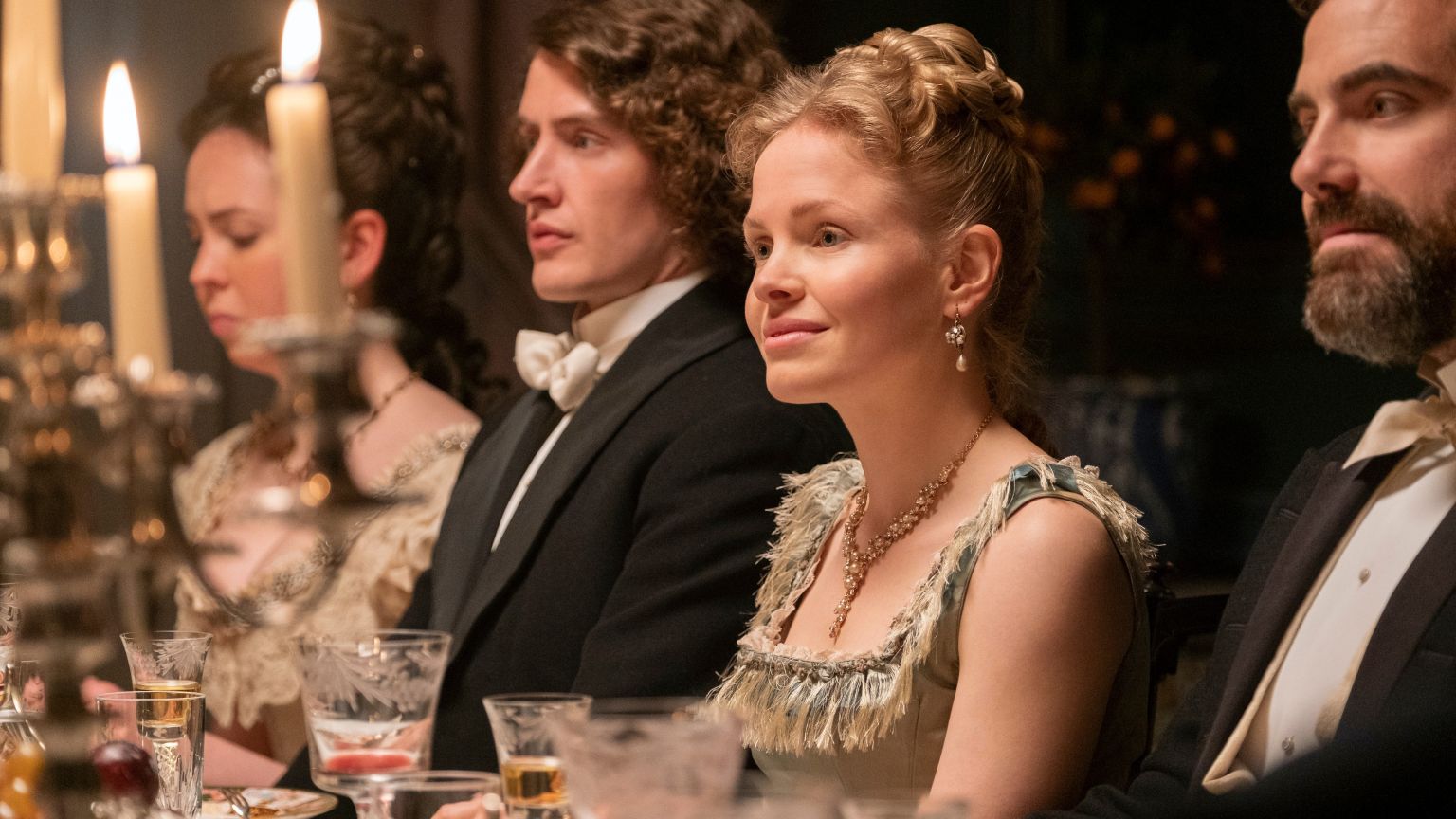 Terug in de tijd: dit zijn de 10 beste kostuumdramaseries op Netflix