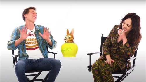 'Cobra Kai'-sterren Jacob Bertrand en Mary Mouser stellen elkaar de vreemdste vragen in nieuwe video