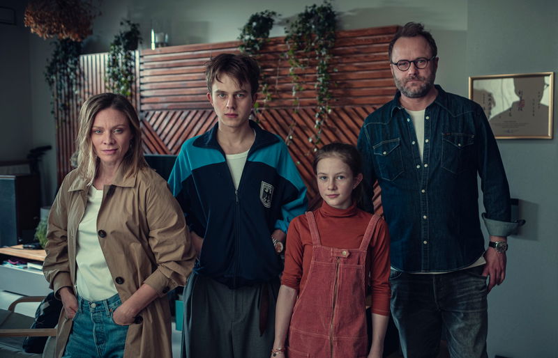 Still 'Hold Tight' via Netflix