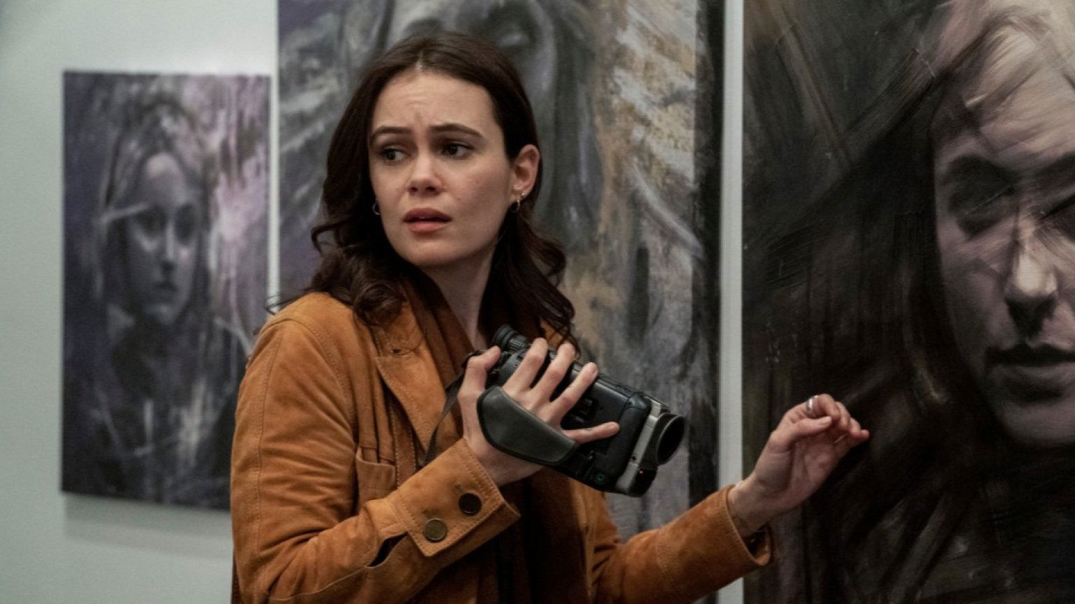 Netflix deelt officiële trailer van miniserie 'Archive 81' van de maker van 'The Vampire Diaries'