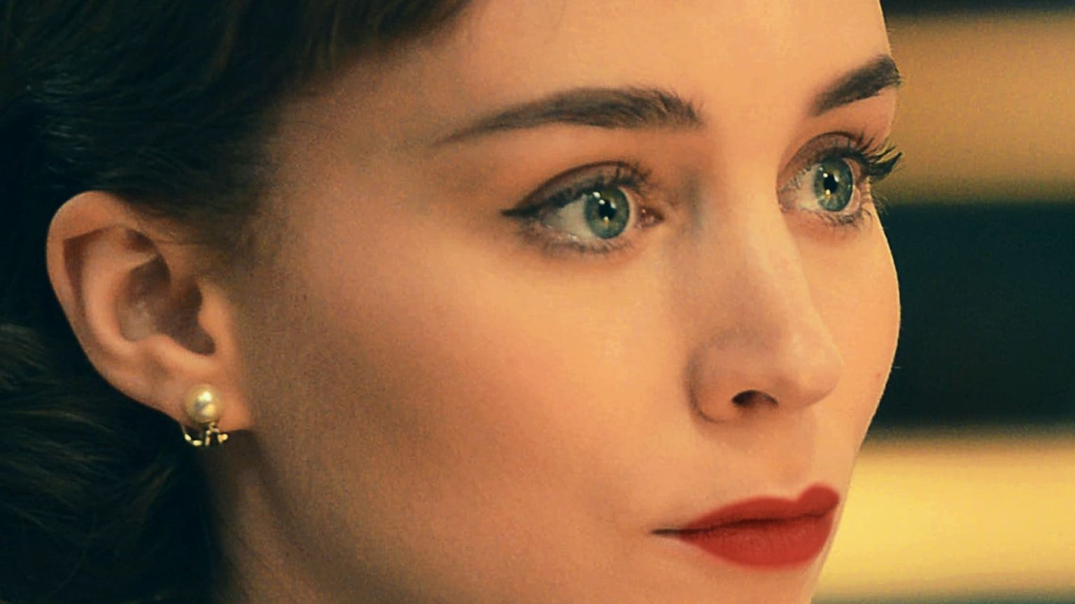 Apple TV+ bemachtigt rechten biopic over Audrey Hepburn met Rooney Mara in de hoofdrol
