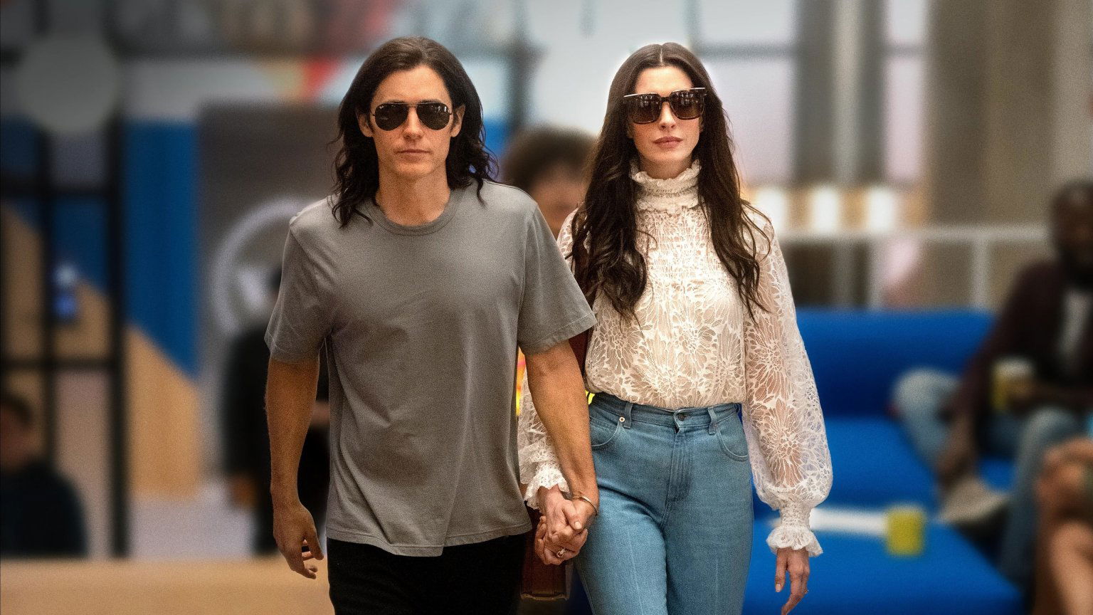 Apple TV+ onthult eerste teaser van 'WeCrashed' met Anna Hathaway en Jared Leto