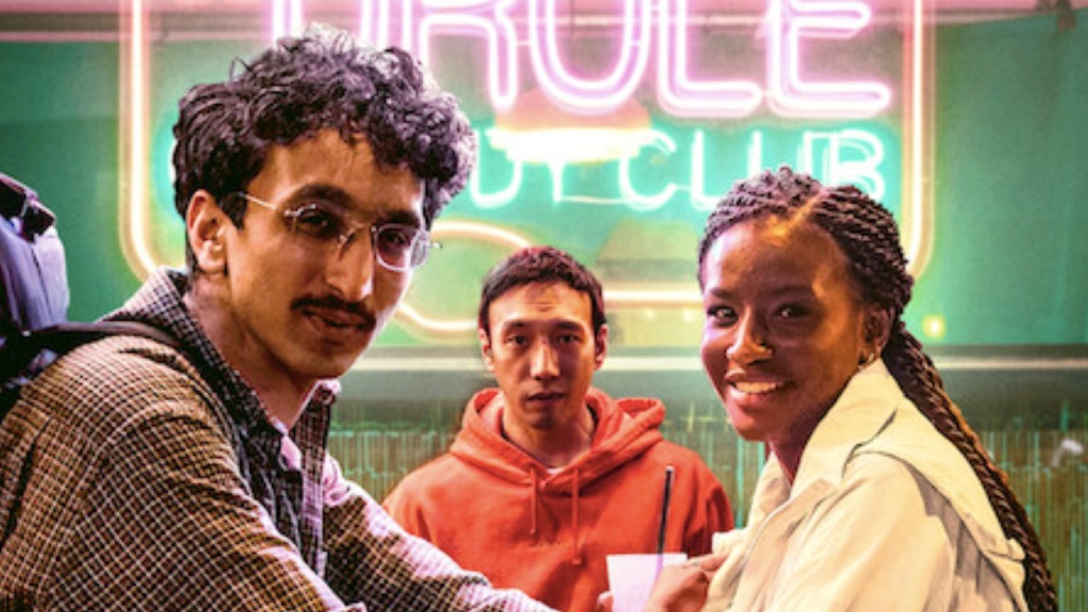 Netflix onthult eerste trailer van komedieserie 'Drôle' van de makers van 'Dix Pour Cent'