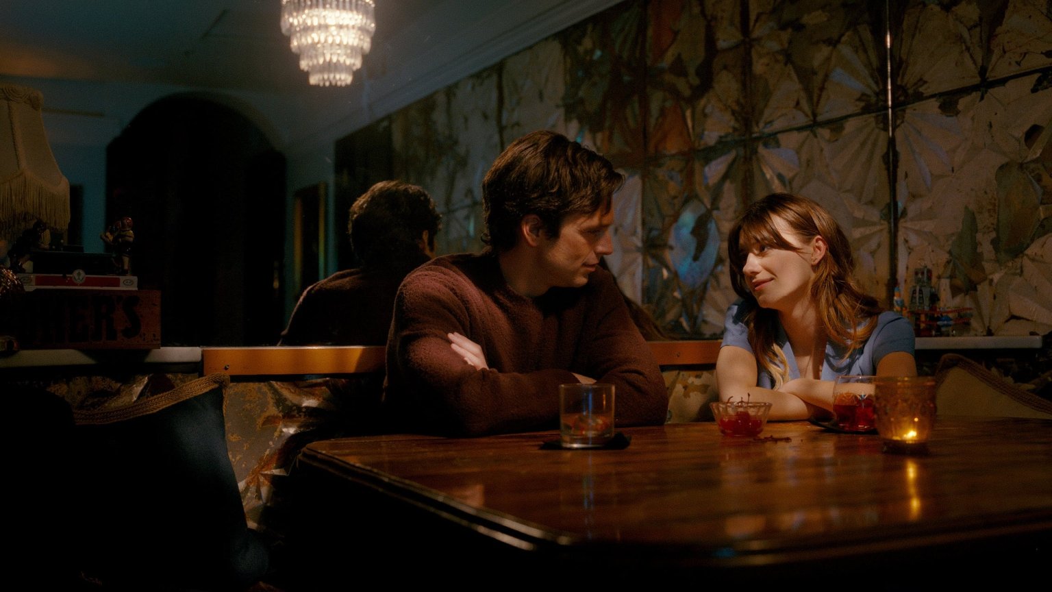De romantische date van Daisy Edgar-Jones verandert in een nachtmerrie in de trailer van 'Fresh'
