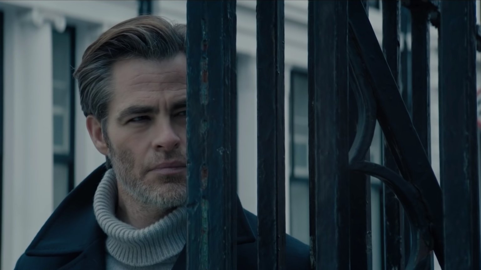 Chris Pine schittert in de trailer van Amazon-thriller 'All the Old Knives'