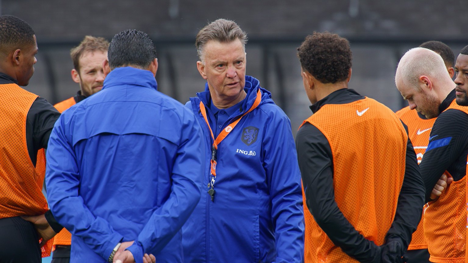 Eerste trailer onthuld van docu 'Louis' over Louis van Gaal