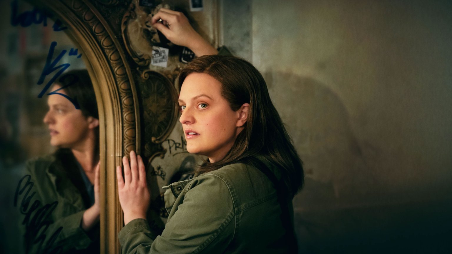 Eerste trailer van Apple TV+ misdaadserie 'Shining Girls' met Elisabeth Moss nu te zien