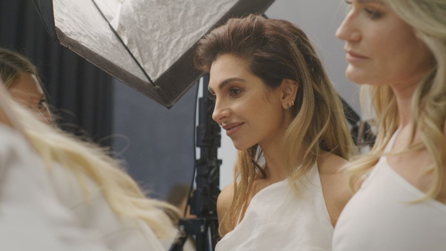 Amazon Prime Video onthult trailer van docuserie 'ANNA: STATUS' over Anna Nooshin