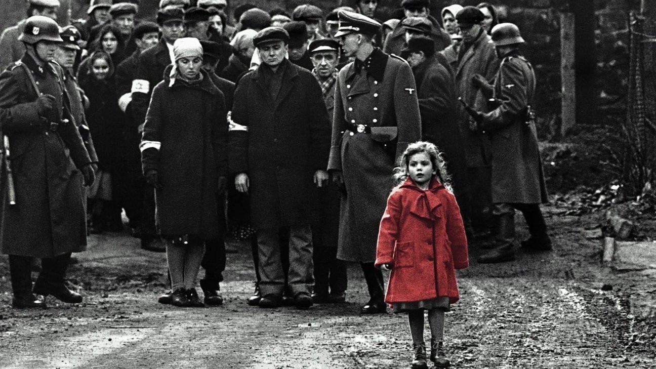 'Schindler's List'-actrice (meisje in rode jas) helpt Oekraïense