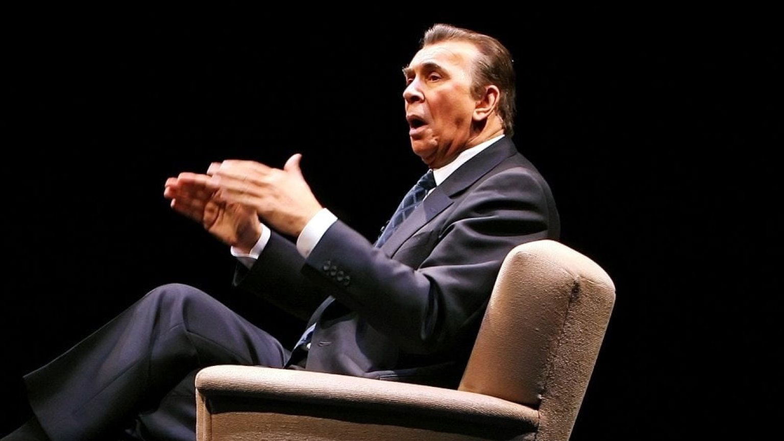 Oscargenomineerde acteur Frank Langella door Netflix weggestuurd uit horrorserie na onaanvaardbaar gedrag