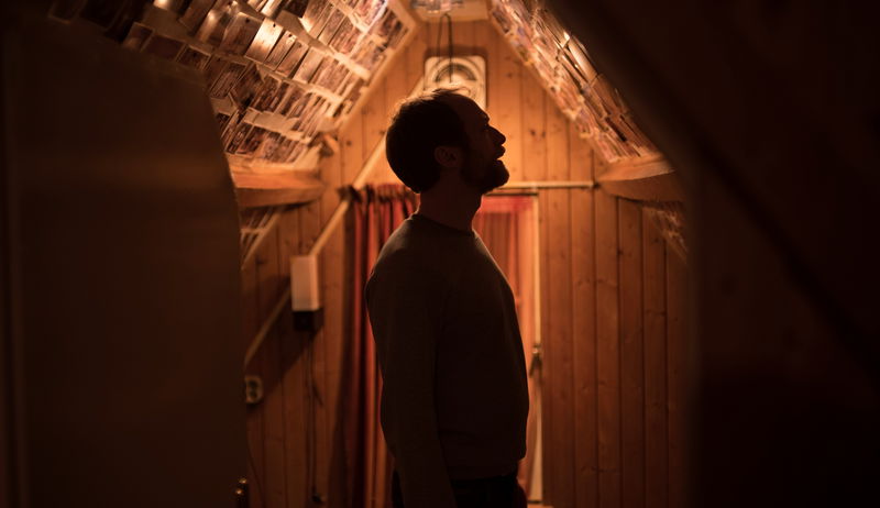 Fedja van Huêt schittert in de trailer van Deense horrorfilm 'Speak No Evil'