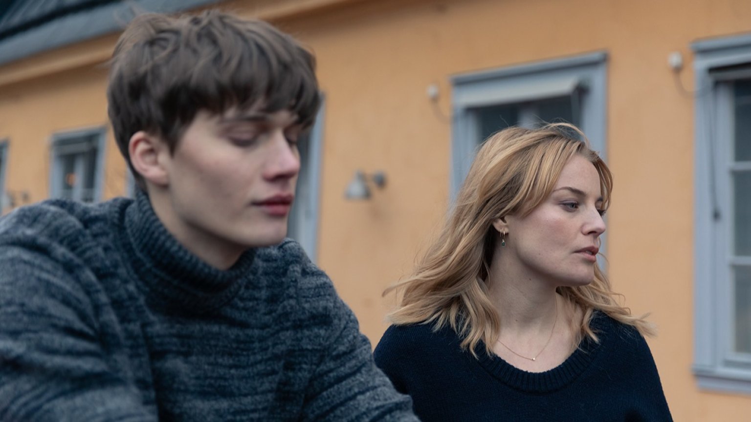 Netflix onthult eerste beelden en releasedatum van 'Love & Anarchy' seizoen 2