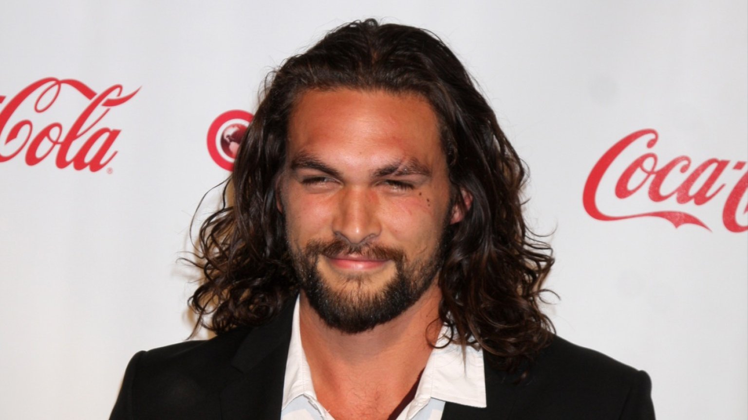 Warner Bros. werkt aan spannend moordmysterie met Jason Momoa in de hoofdrol