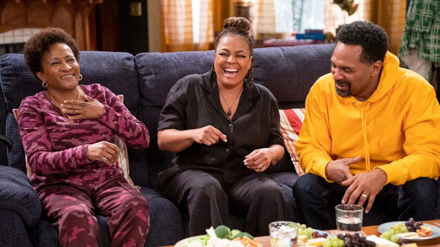 Netflix onthult de releasedatum van 'The Upshaws' seizoen 2, wordt opgesplitst in twee delen