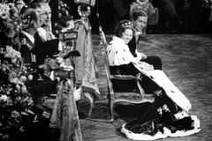 De zware jas van Beatrix