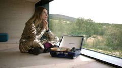 Ben ik hier alleen? (2021)